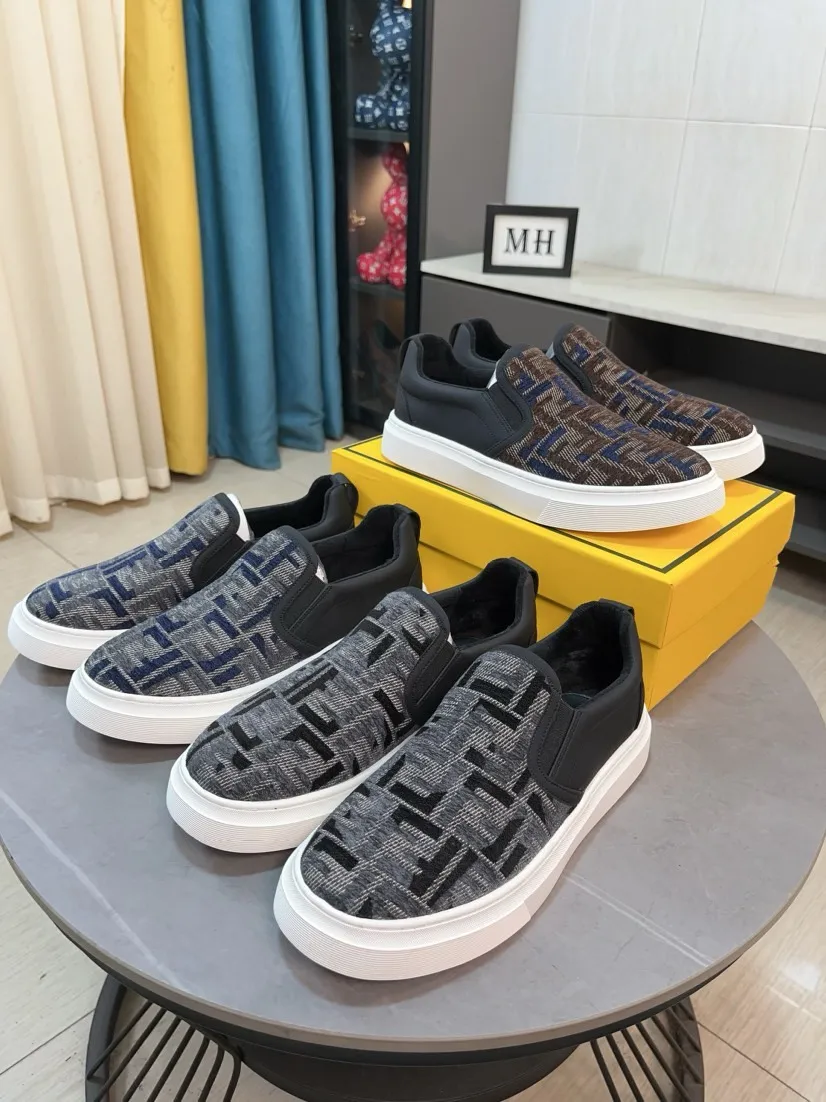 Men's shoes 💰400🌸🌸【FENDI】(velvet lining and leather lining are preferred when ordering) F's new product is on the market, imported concave and convex surface waterproof cloth, classic rhombus pattern F's craftsmanship, high-end and classy, ​​comfortable on the feet, versatile to wear, full of three-dimensional sense, 3 colors available, size: 38-44 (37.45, can be customized, cannot be returned)